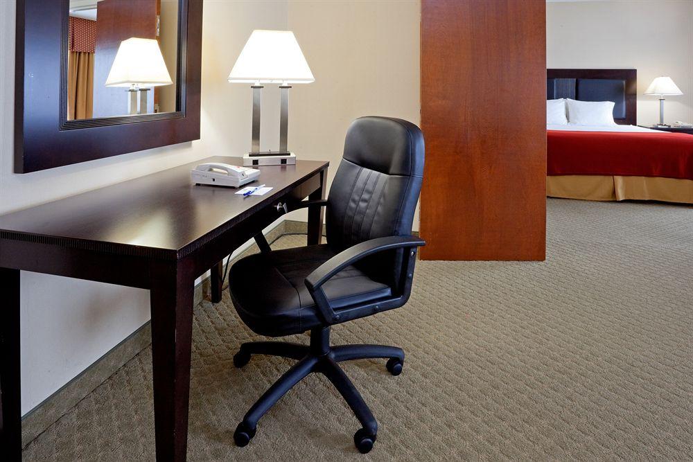 Best Western Plus Wilkes Barre-Scranton Airport Hotel Pittston Exterior photo