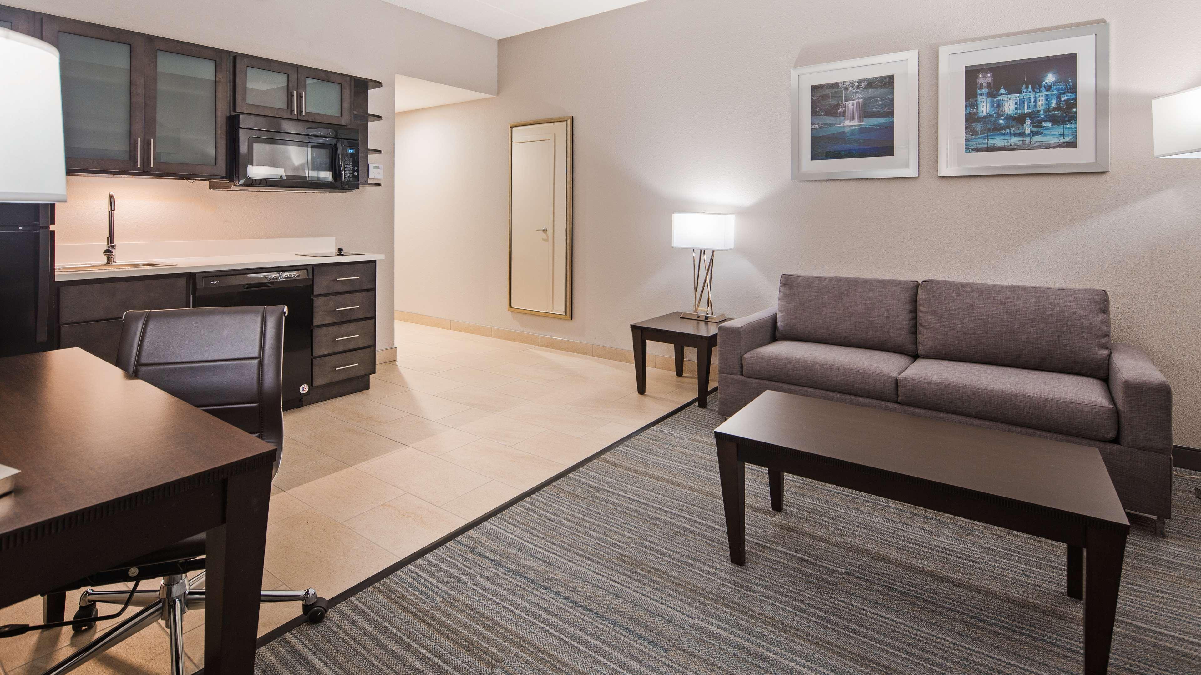 Best Western Plus Wilkes Barre-Scranton Airport Hotel Pittston Exterior photo