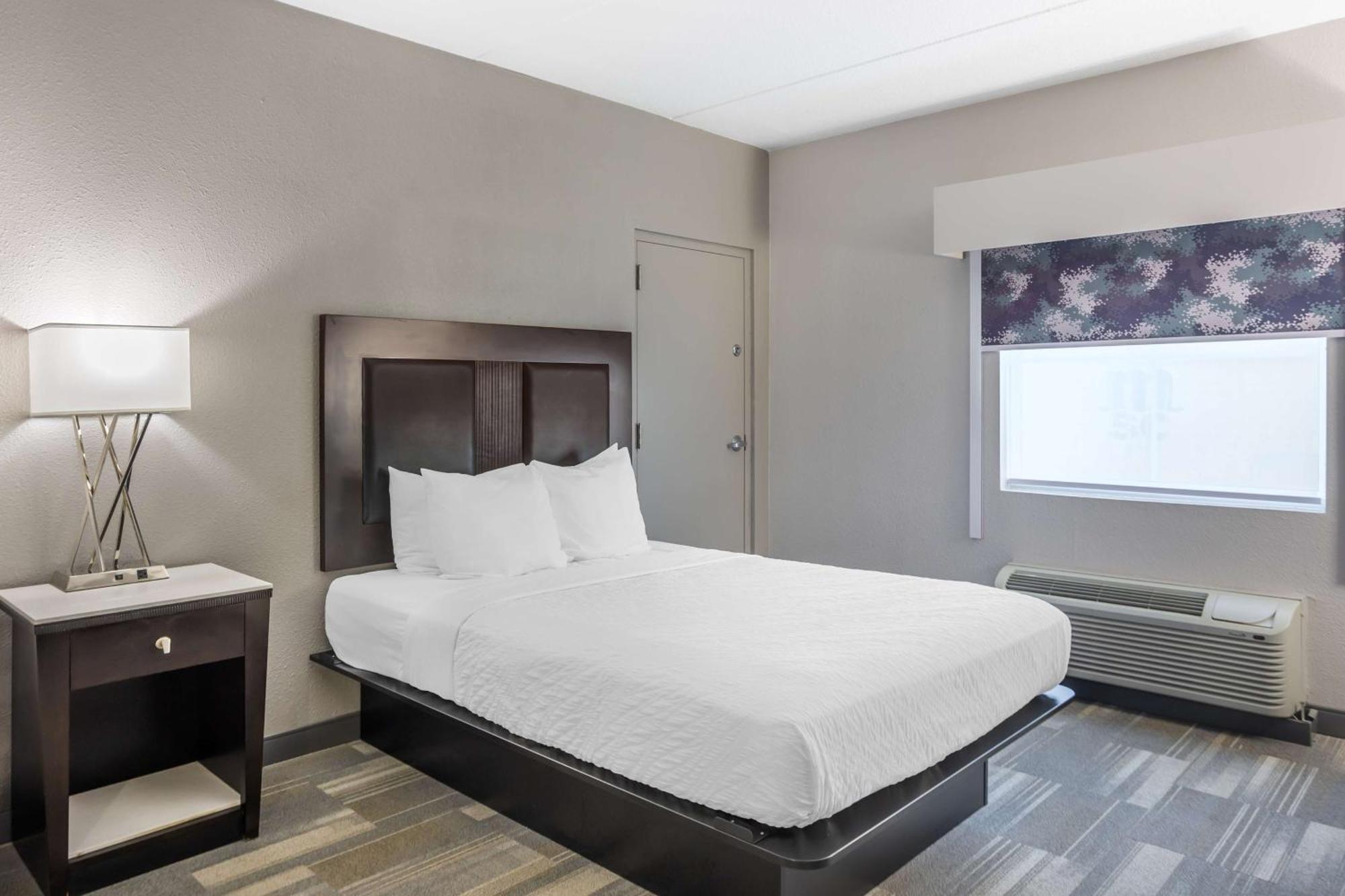Best Western Plus Wilkes Barre-Scranton Airport Hotel Pittston Exterior photo