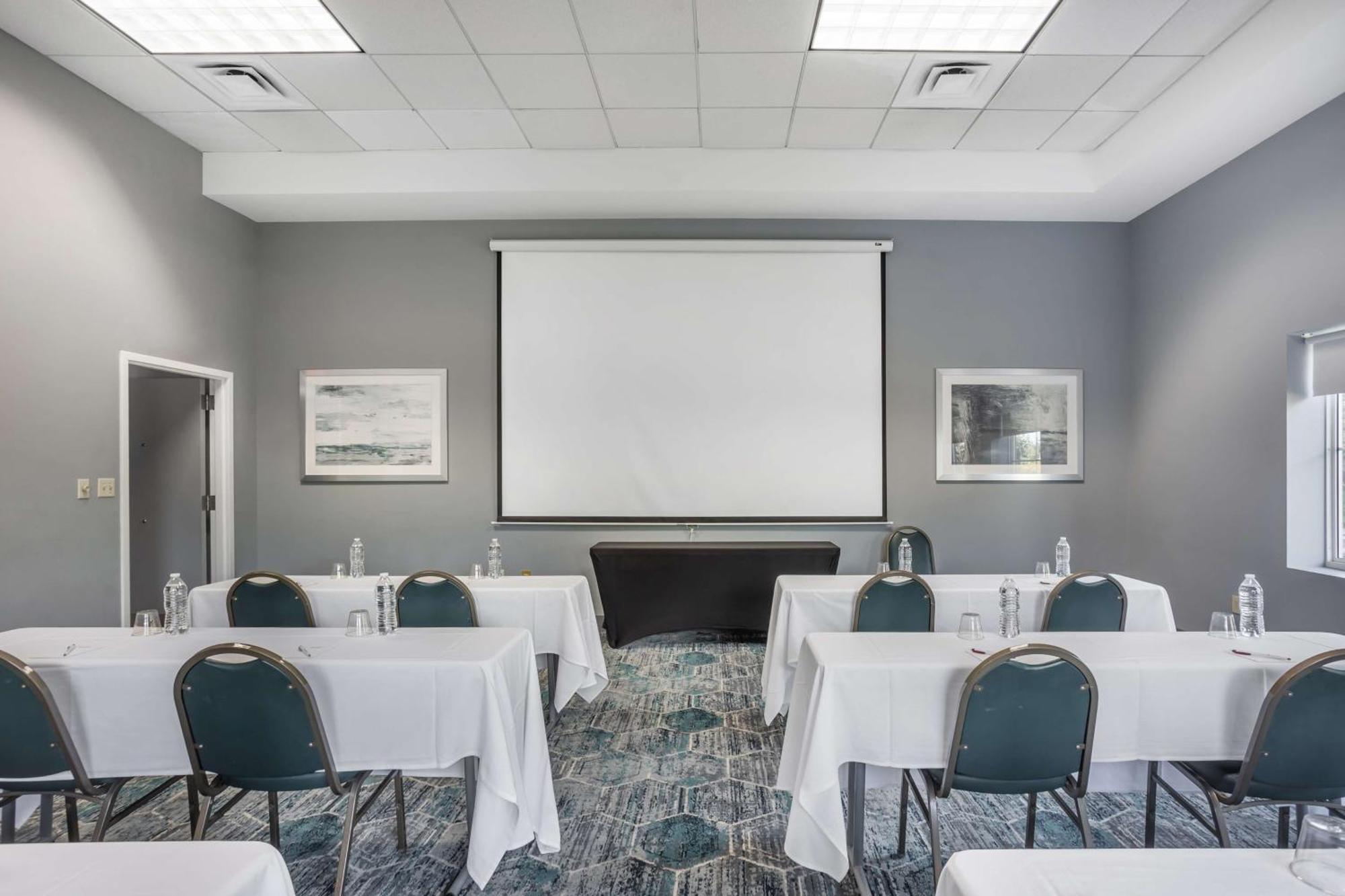Best Western Plus Wilkes Barre-Scranton Airport Hotel Pittston Exterior photo